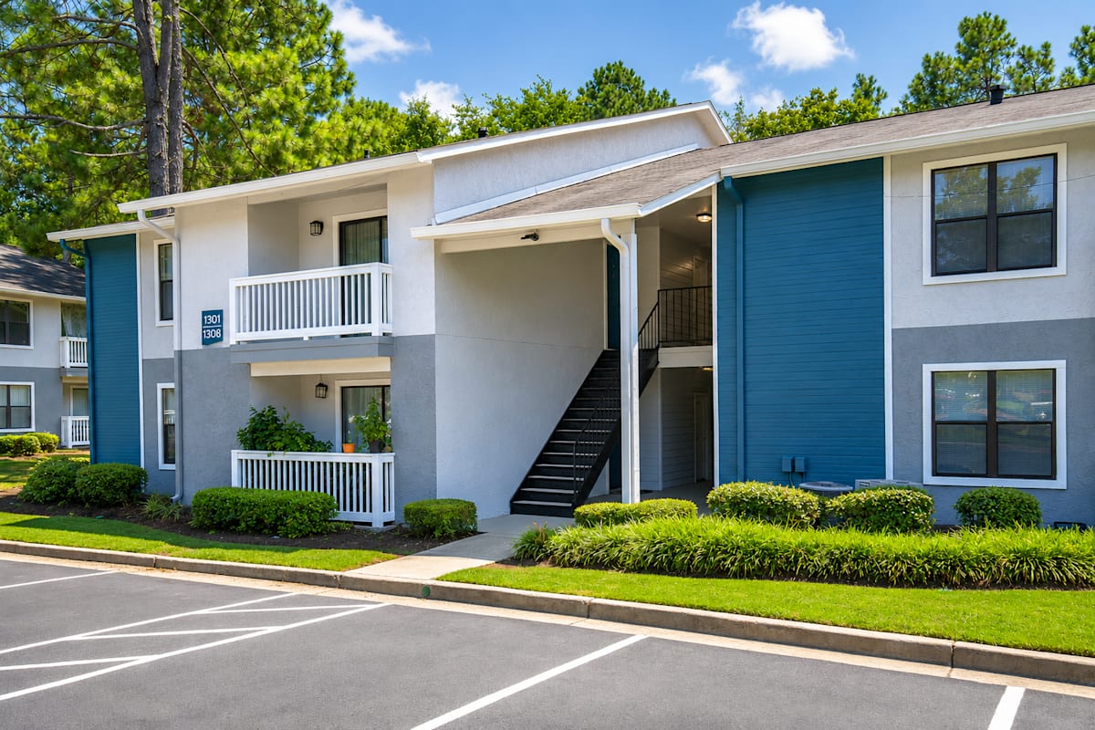 Willow Trail Apartments exterior building and parking - Norcross, GA