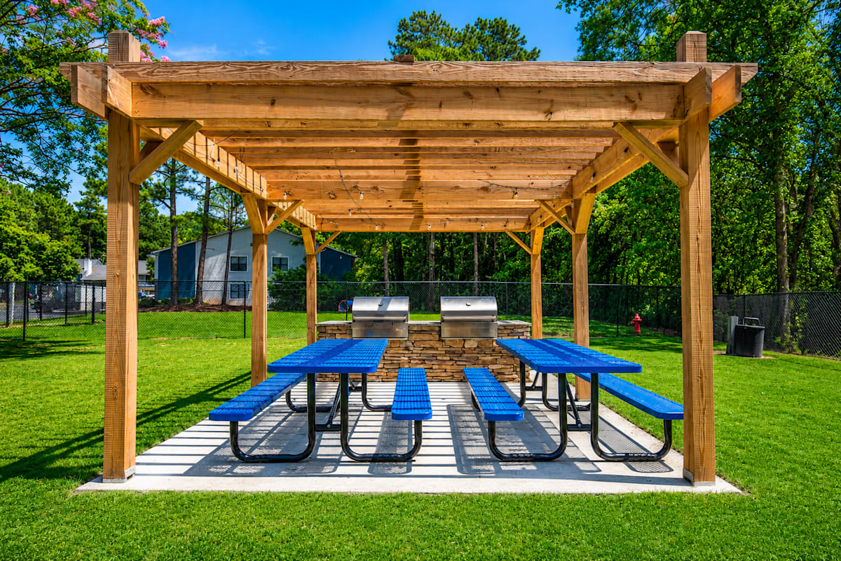 Willow Trail Apartments outdoor grilling and picnic area - Norcross, GA
