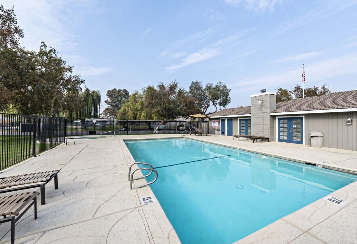 Photos and Video of Willow Lakes in Corcoran, CA