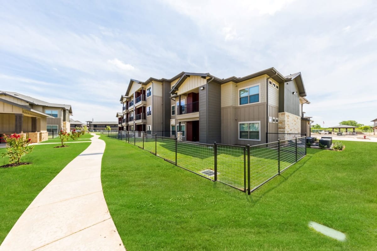San Antonio Luxury Apartments for Rent | Legacy Creekside Apartments