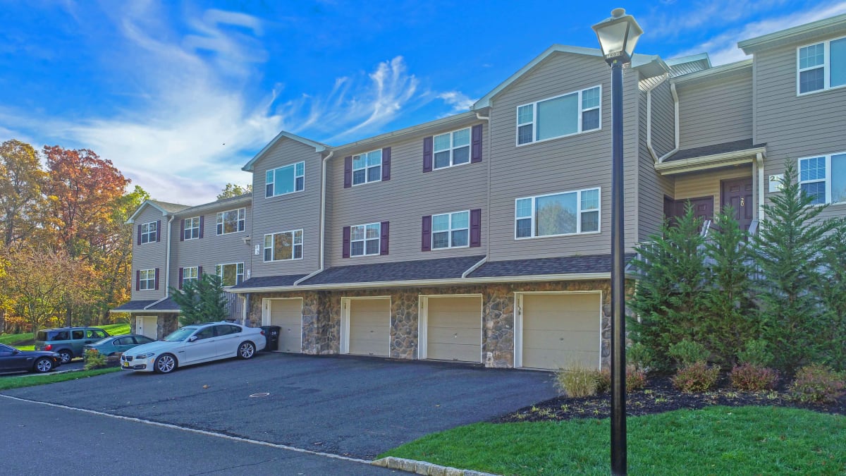 Photos and Video of Bridgewater Oaks Apts in Bridgewater, NJ