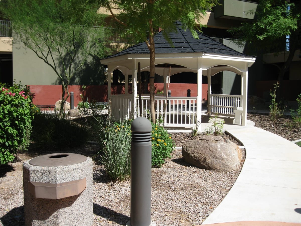 Courtyard and grounds at McCarty on Monroe.
