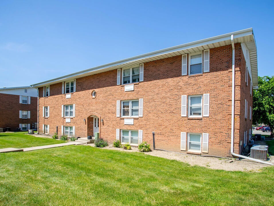 Bloomington Apartment Photos Arbors at Eastland