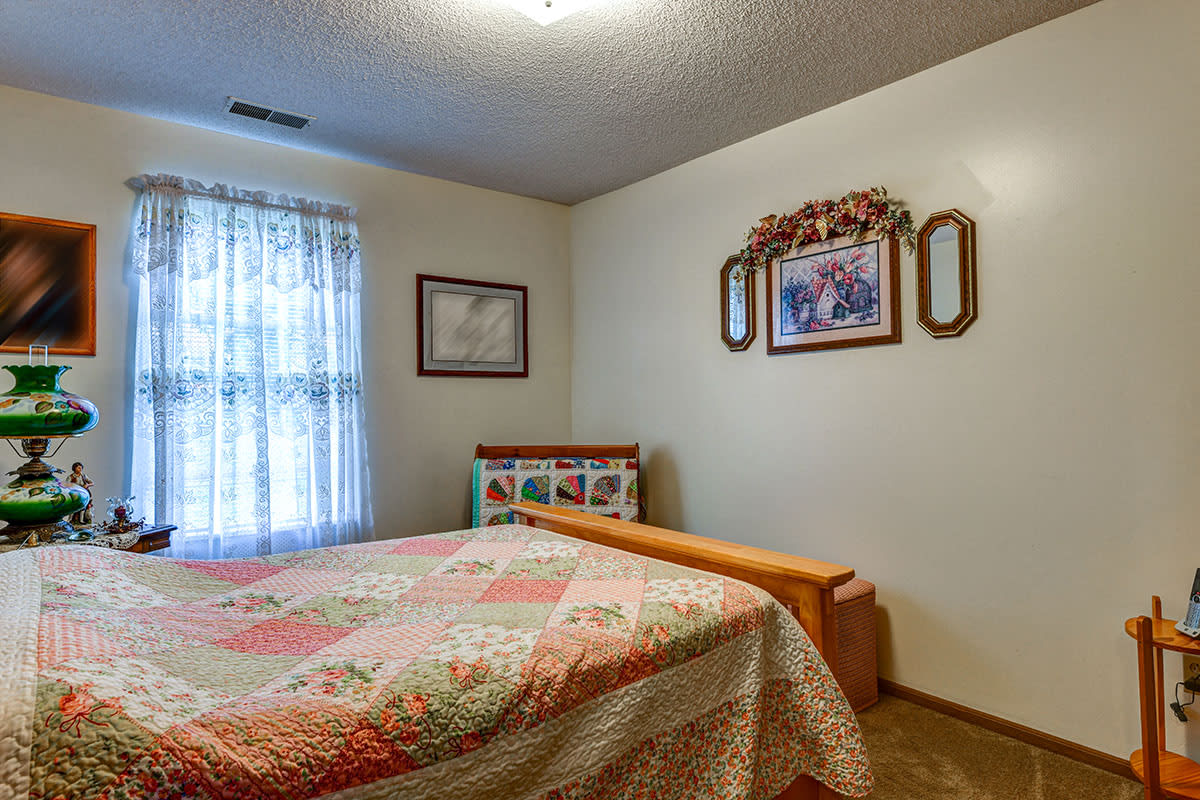 Photos and Video of Russell's Crossing in Barnsville, OH