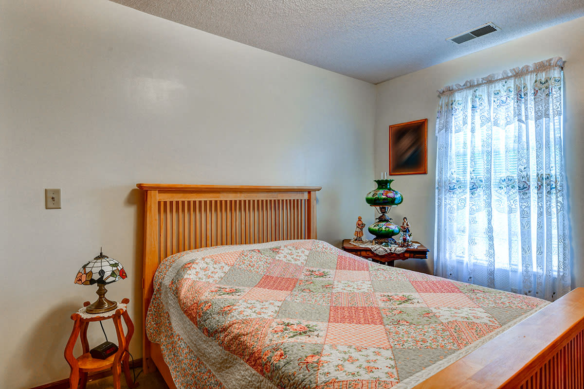 Photos and Video of Russell's Crossing in Barnsville, OH