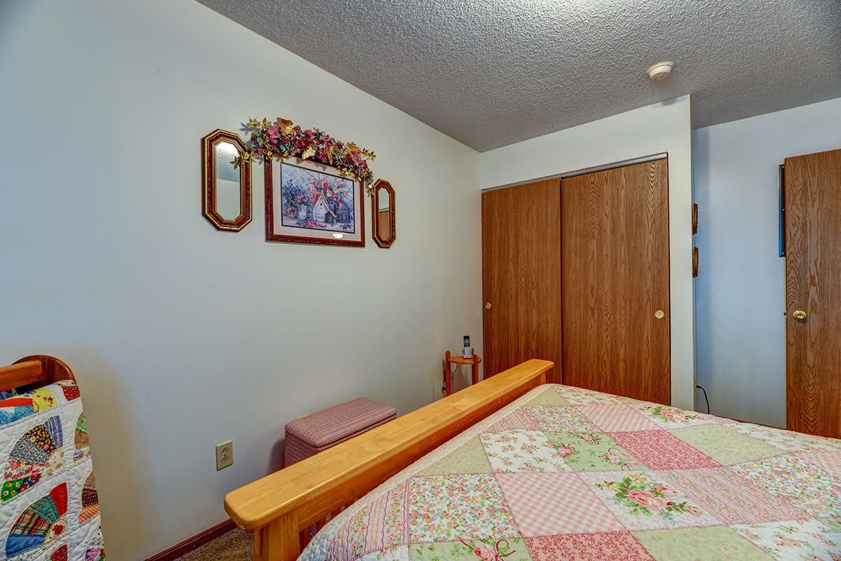 Photos and Video of Russell's Crossing in Barnsville, OH