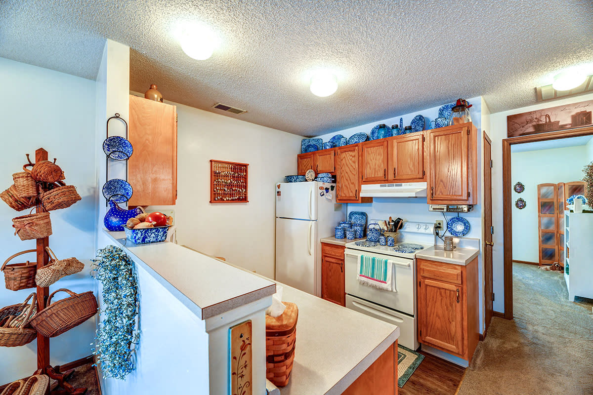 Photos and Video of Russell's Crossing in Barnsville, OH