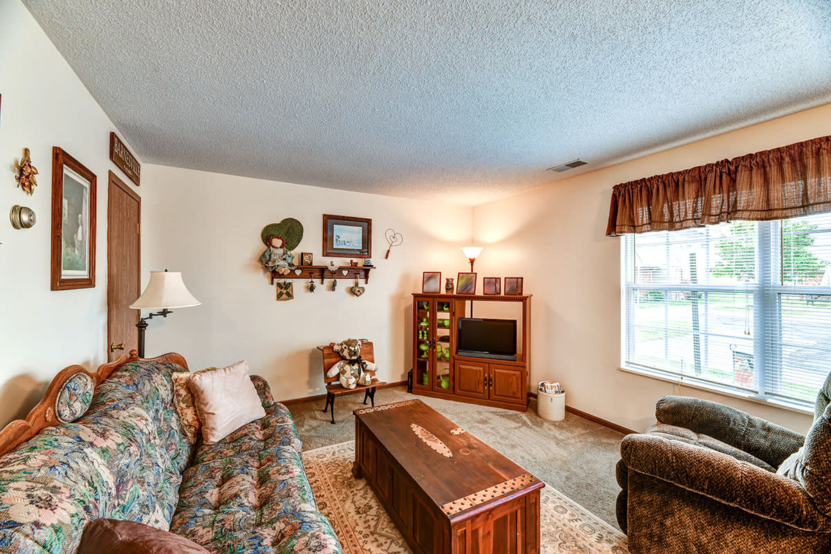 Photos and Video of Russell's Crossing in Barnsville, OH