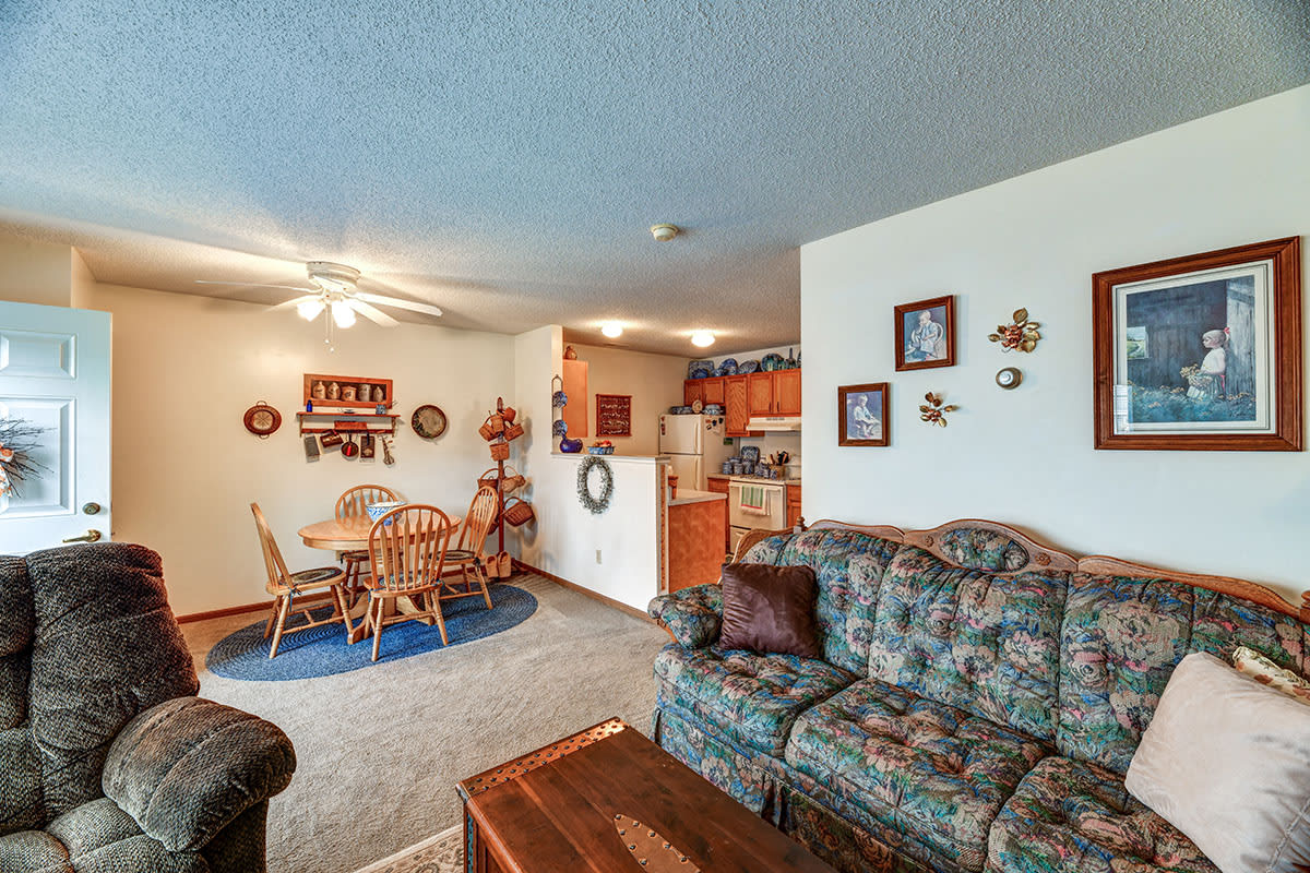 Photos and Video of Russell's Crossing in Barnsville, OH