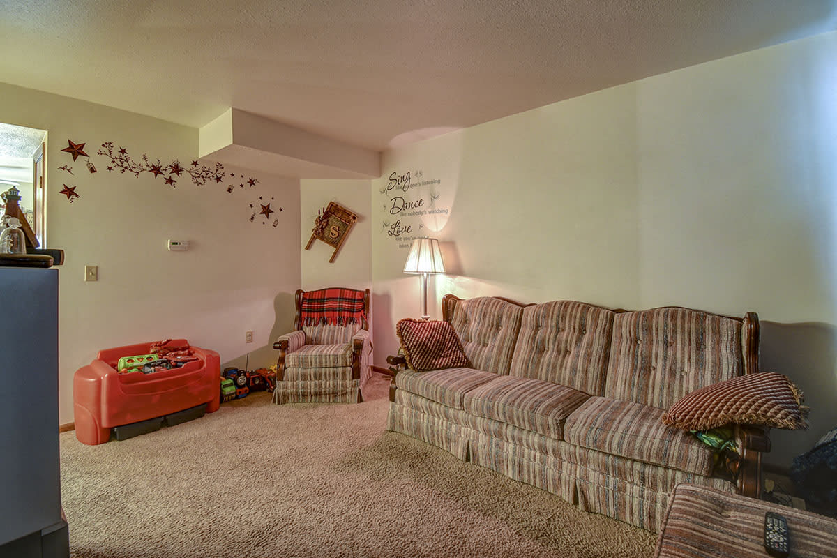 Photos and Video of Yellowbud Place in Moorefield, WV