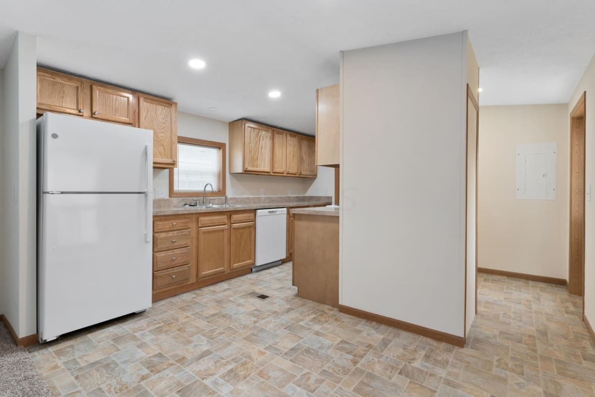 Property Details for Spring Lake Court from Long Real Estate Inc