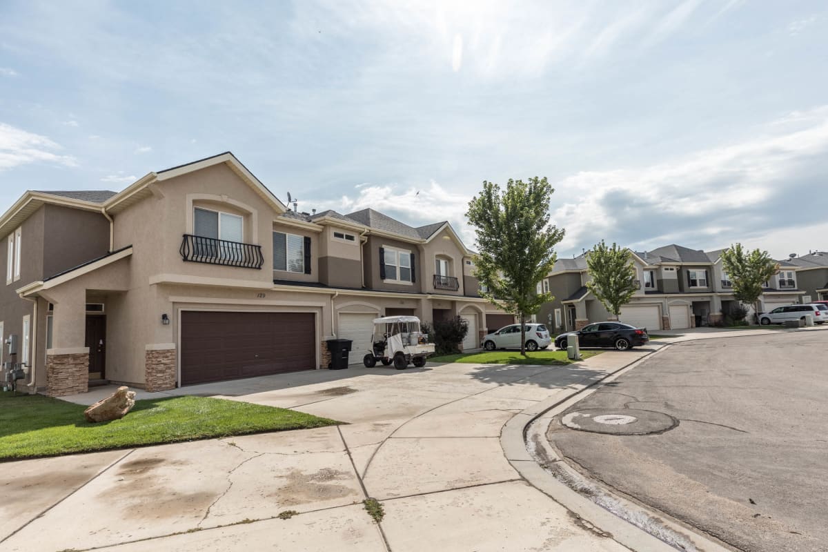Photos Gallery Wing Pointe/Greenfield Apartments in Heber City, UT