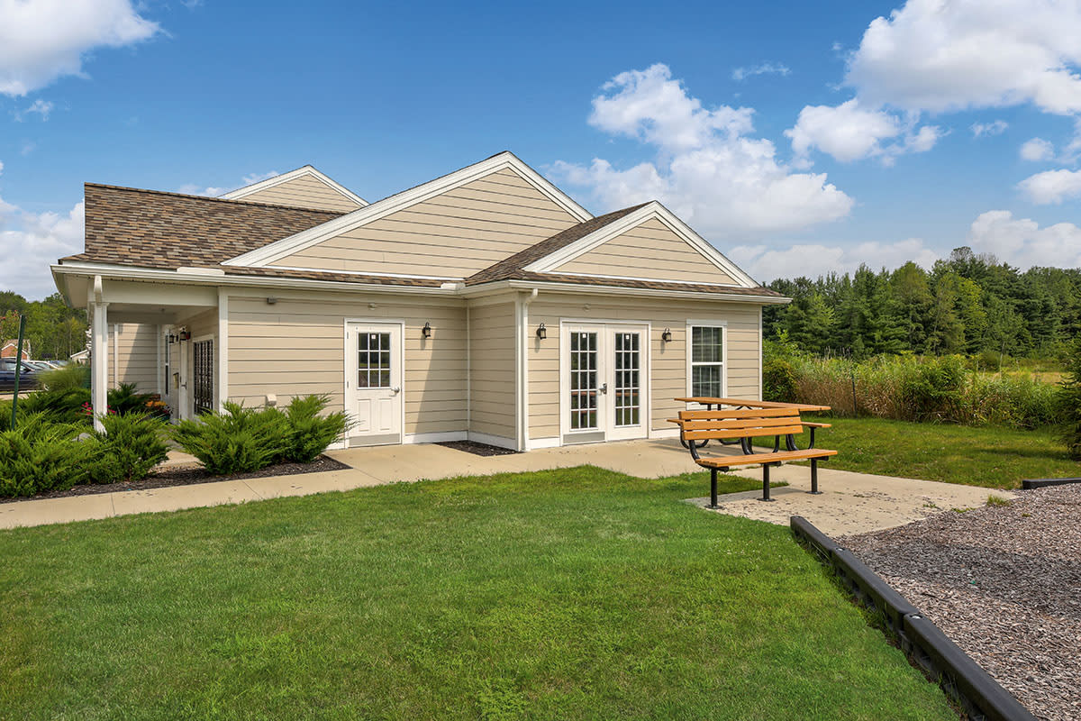 Photos and Video of Majors Crossing in Rock Creek, OH