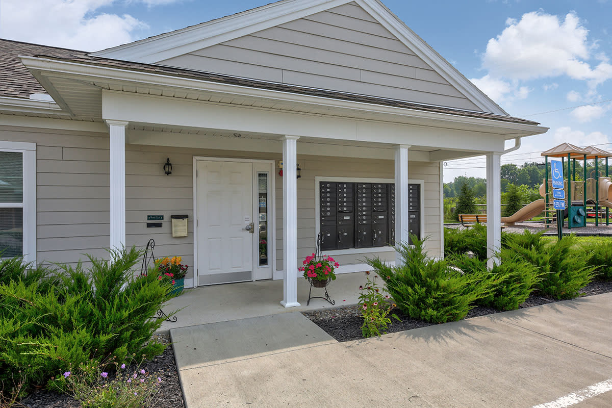 Photos and Video of Majors Crossing in Rock Creek, OH