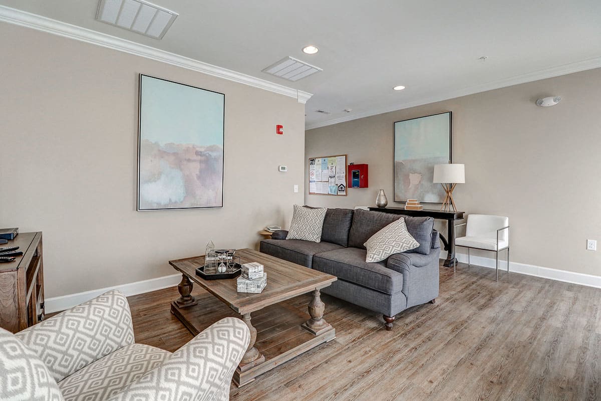 Photos and Video of Oliver Crossing in Linden, TN