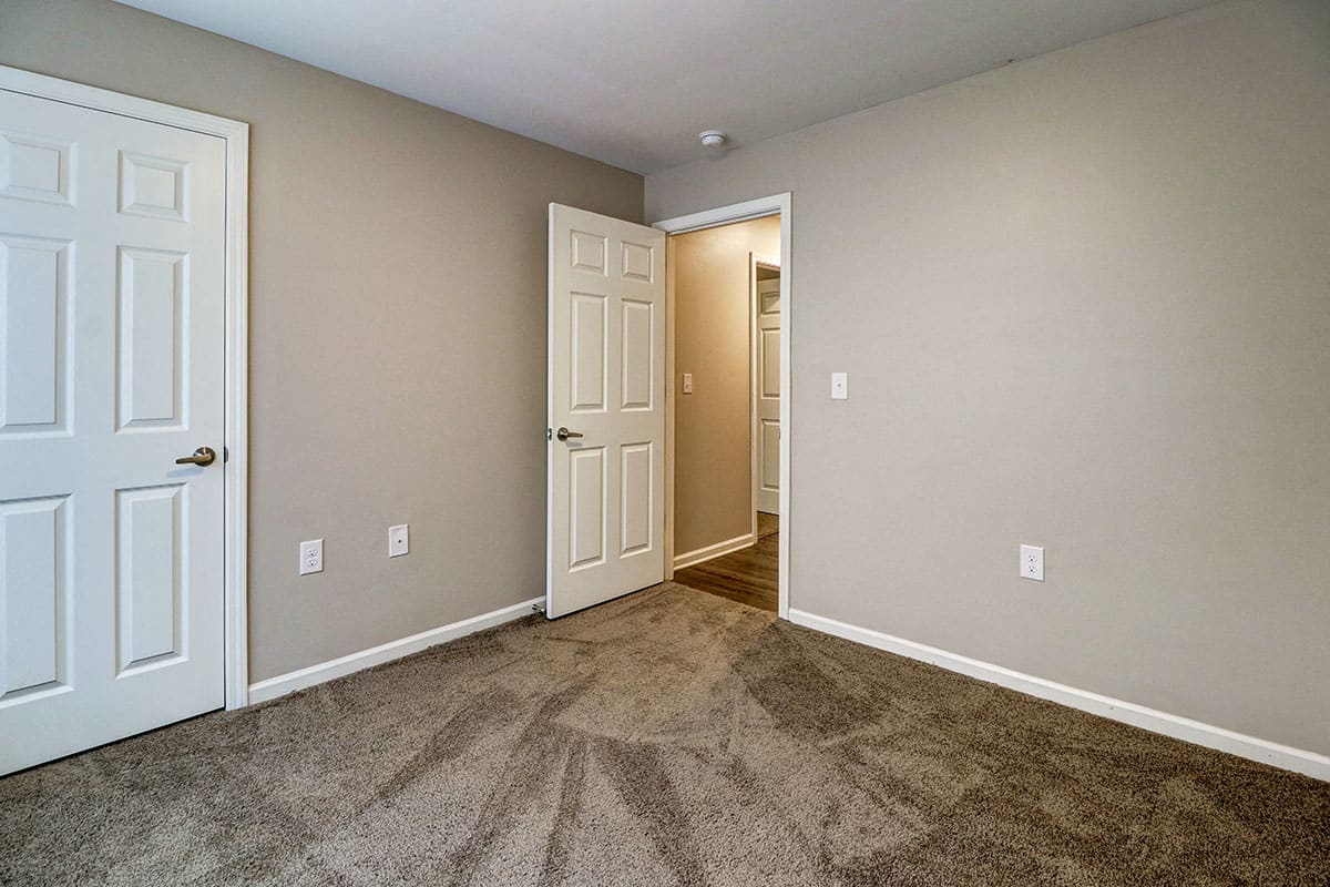 Photos and Video of Oliver Crossing in Linden, TN