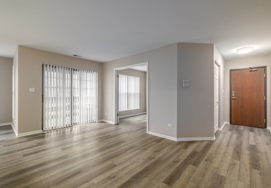 Photos and Video of Clover Ridge East Apartments in Palatine, IL