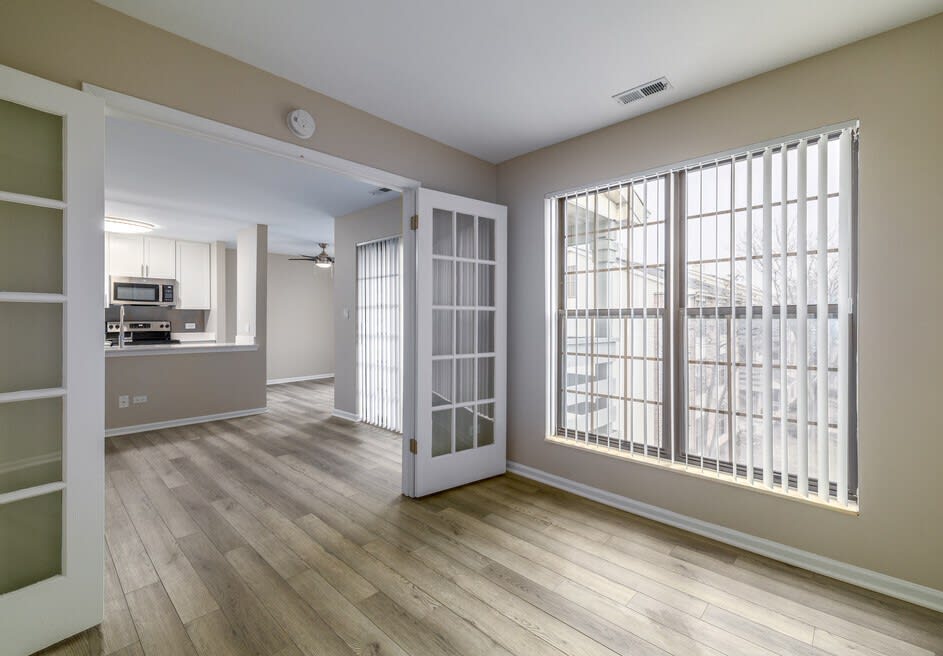 Photos and Video of Clover Ridge East Apartments in Palatine, IL