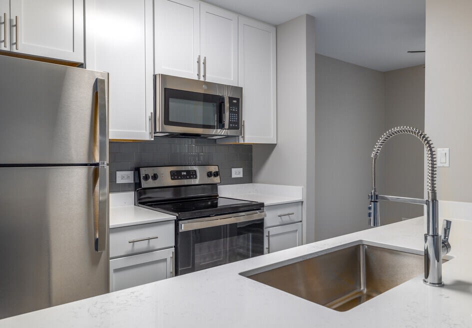 Photos and Video of Clover Ridge East Apartments in Palatine, IL
