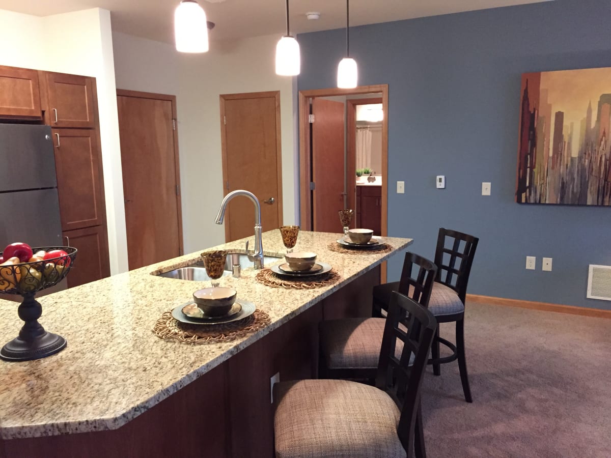 Middleton, WI Luxury Apartment Photos Paragon Place at Bay