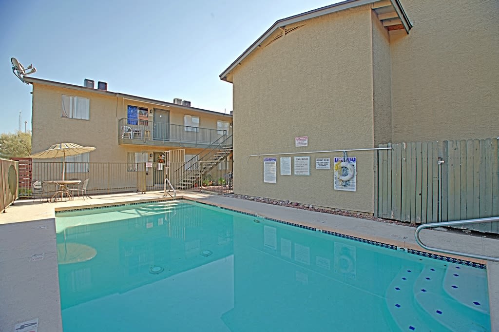 Pool and poolside area at Park Greenvale.