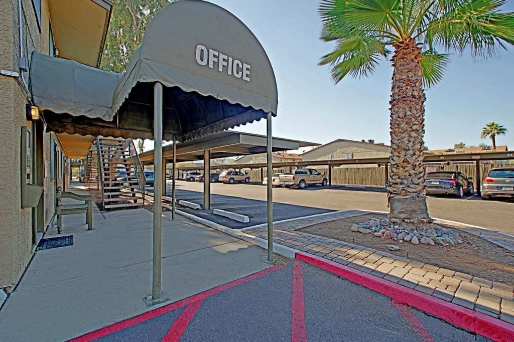 Leasing office entrance at Park Greenvale.