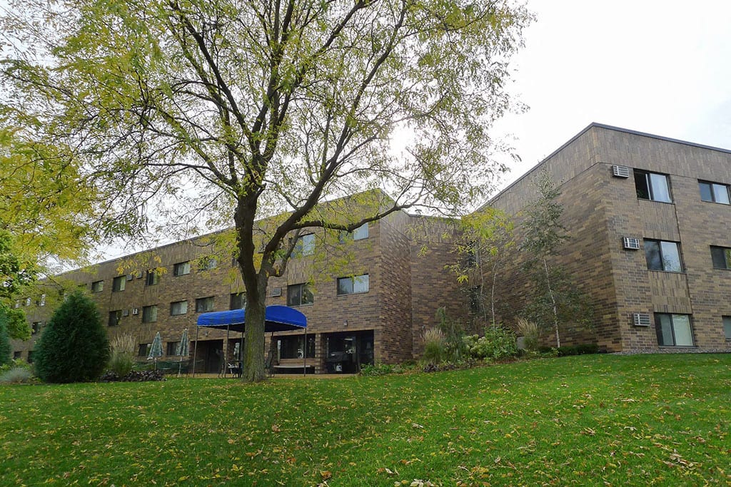 Apartments for Rent in Mahtomedi, MN East Shore Place