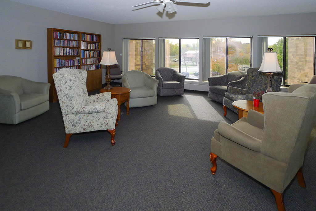 Apartments for Rent in Mahtomedi, MN East Shore Place