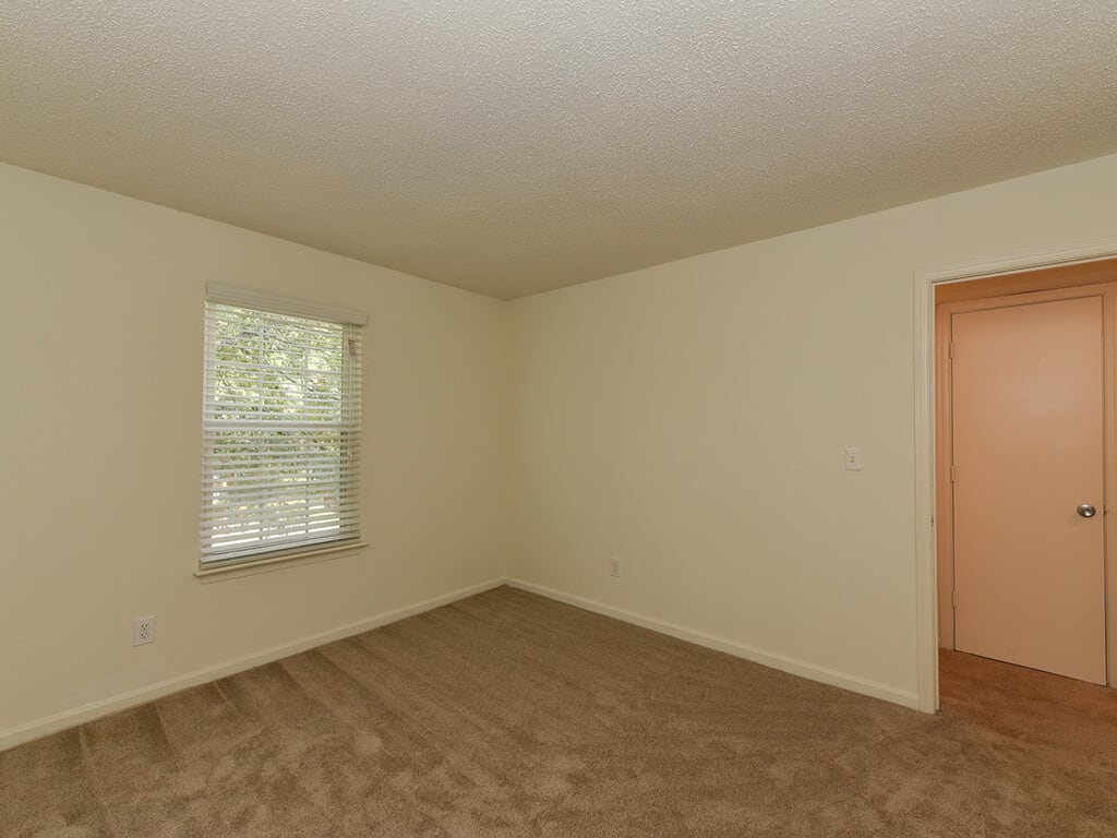 Photos and Video of Sadler Pond Apartments in Suffolk, VA