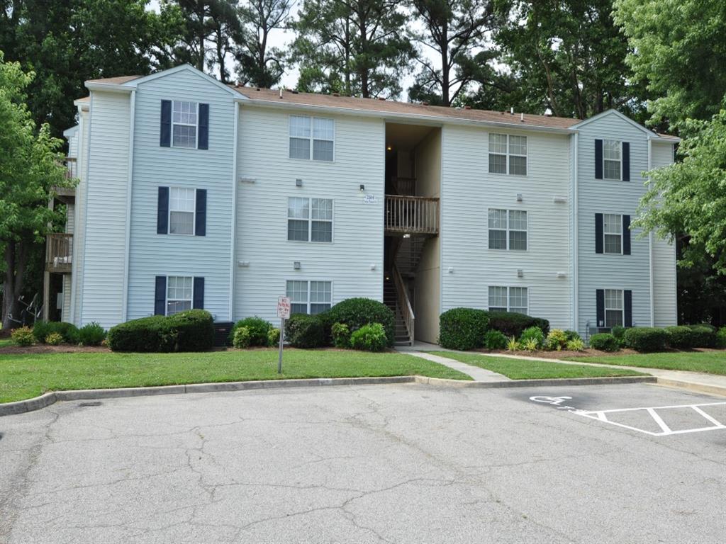 Photos and Video of Sadler Pond Apartments in Suffolk, VA
