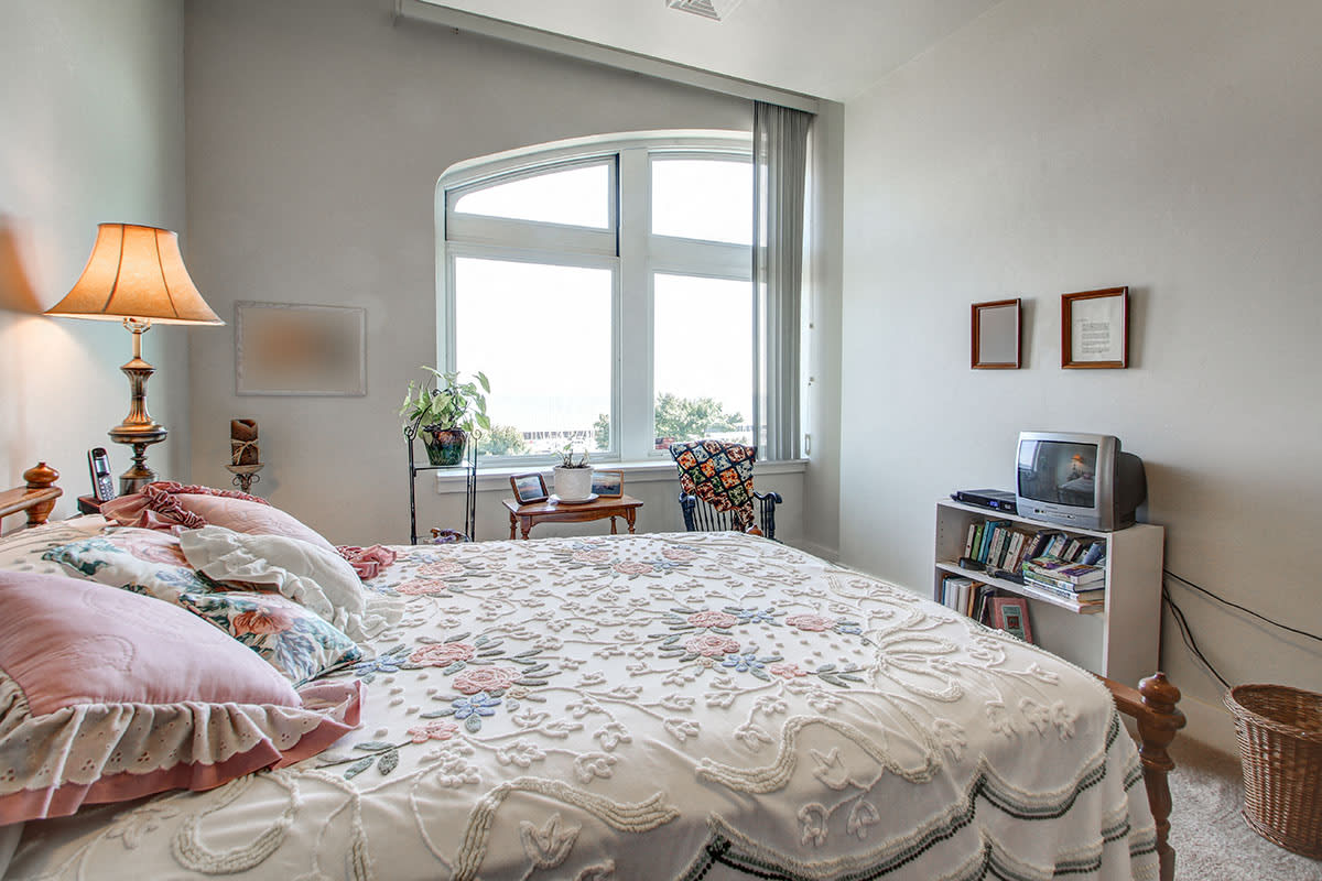 Photos and Video of Lloyd House in Menominee, MI