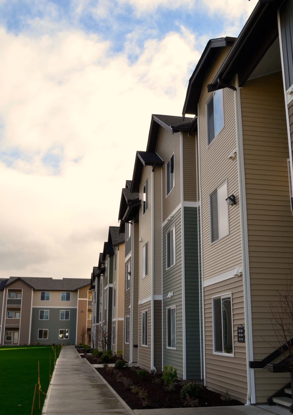 Apartments for Rent in Yelm, WA Tustin Photos