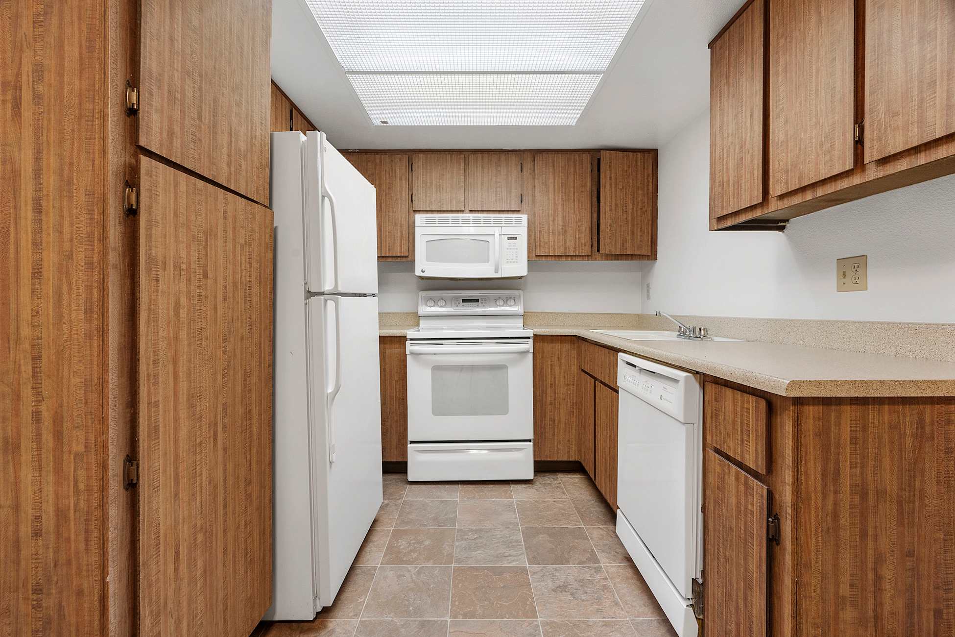 Apartment kitchen — representative home at Townhomes on the Park Apartment Homes.