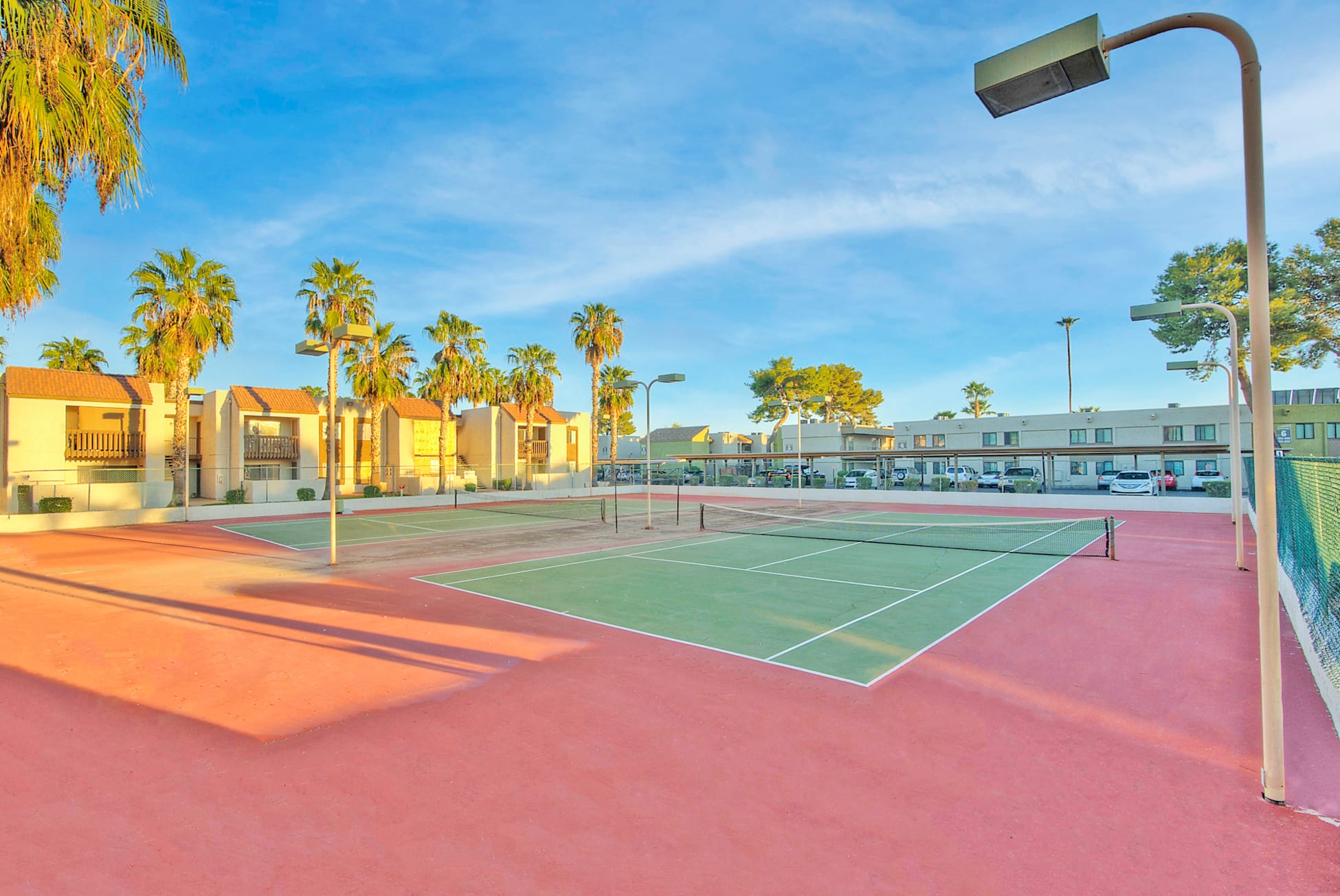 Tennis court at Townhomes on the Park Apartment Homes.
