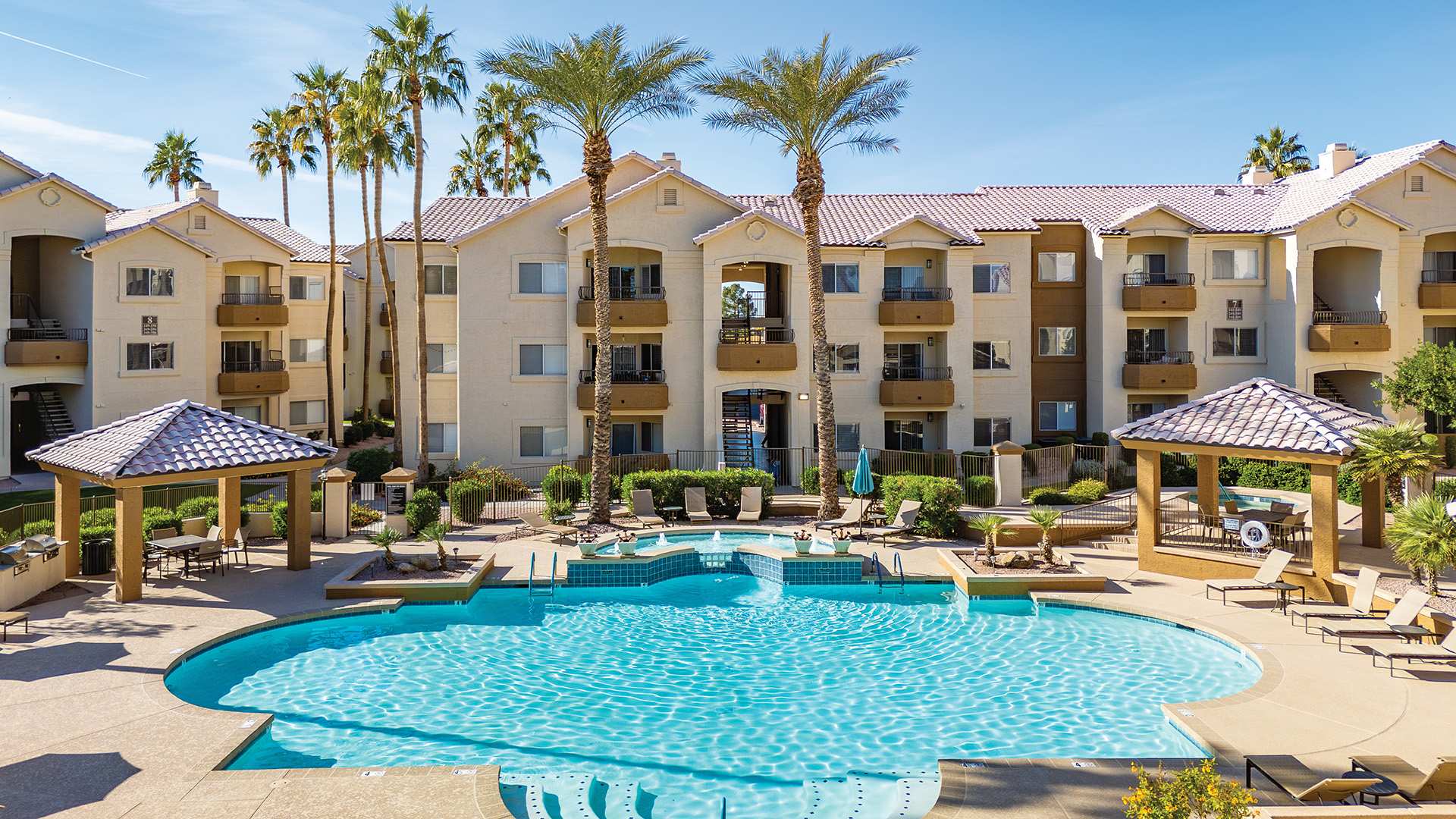 Pool and poolside area at Sonterra Apartments at Paradise Valley.
