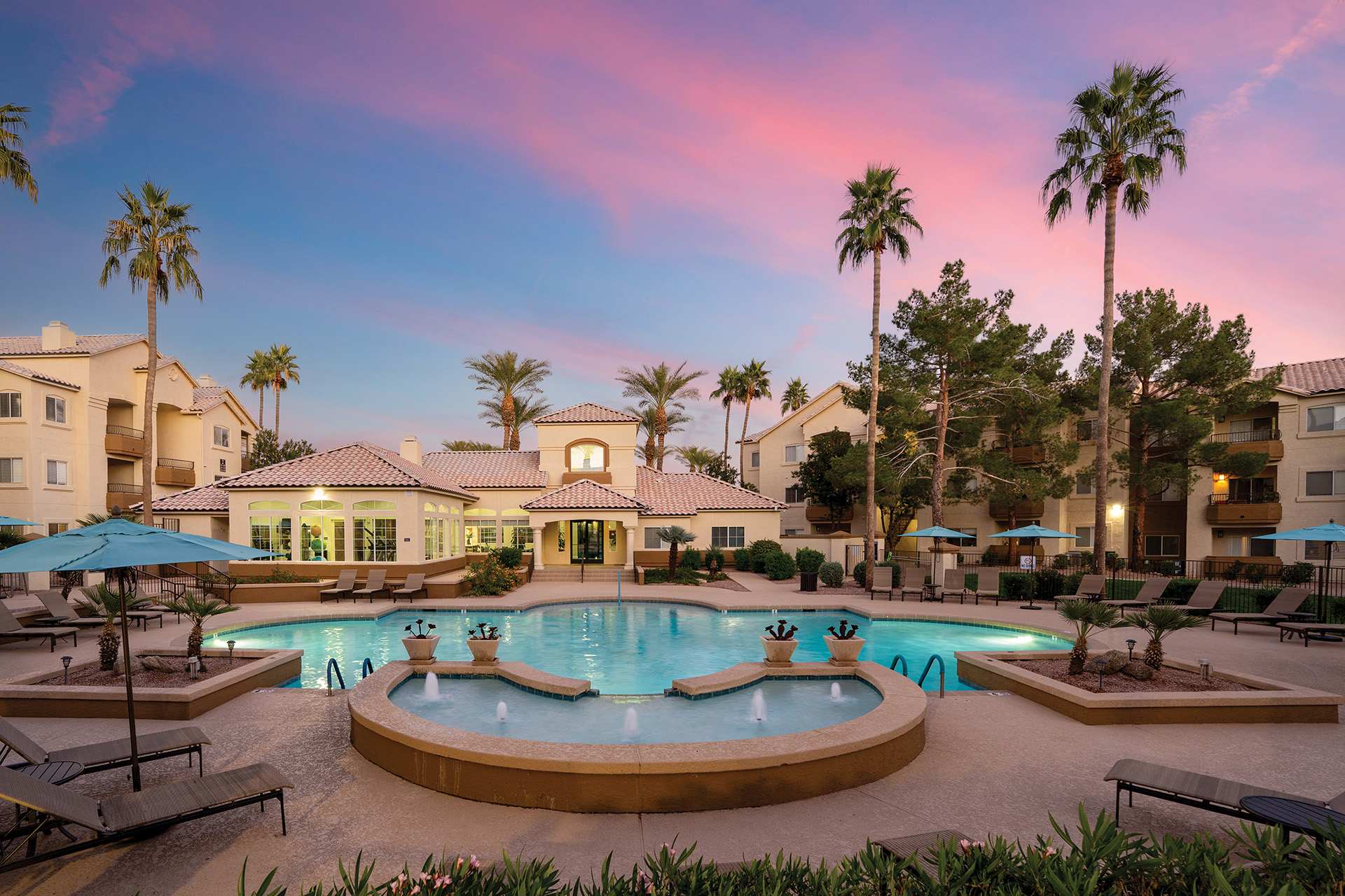 Pool and poolside area at Sonterra Apartments at Paradise Valley.