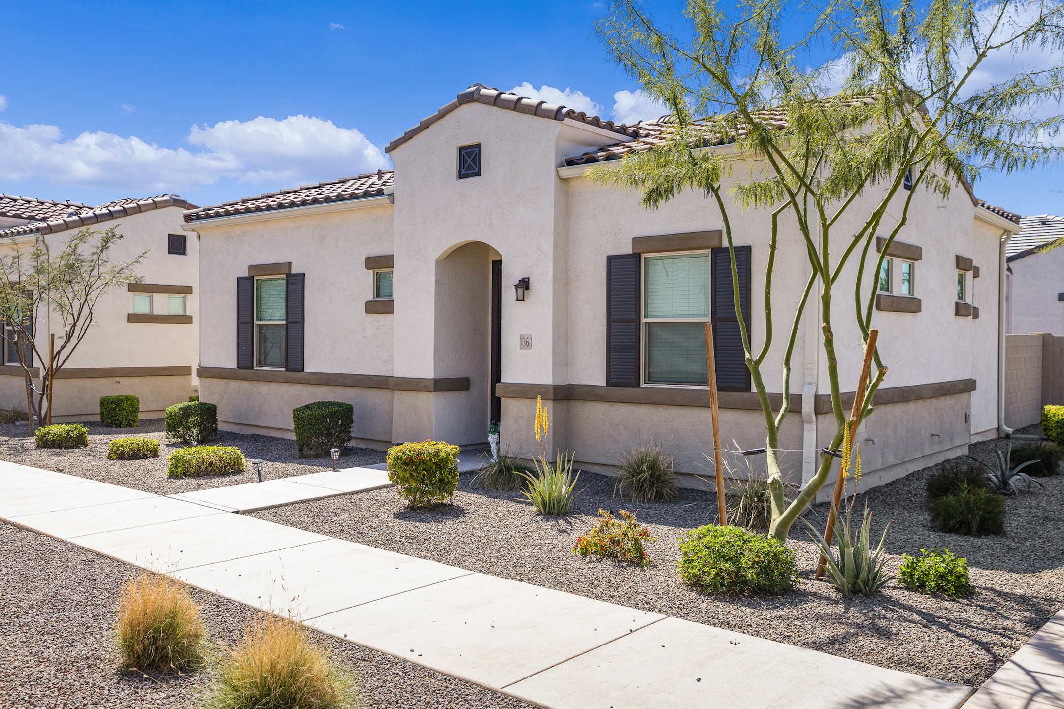 Building exterior at Avilla Magnolia.