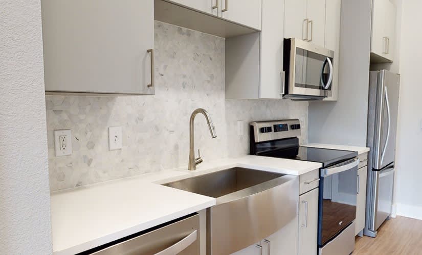 1 Bed 1 Bath (694 SF)