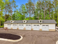 Active Adult Apartments that offer garages