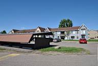 A parking lot with cars and a building in the background.