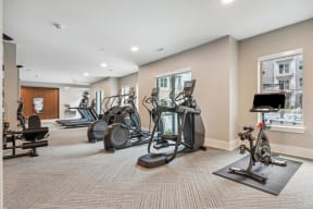 the gym at the landing at pullman apartments in pullman