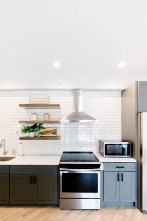 Deer Run Convenient Amenity Spaces for Entertaining in Brown Deer
