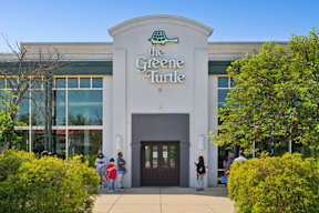 Local sports bar and restaurant dining at The Greene Turtle near Brandywine Green Apartments in Brandywine Maryland