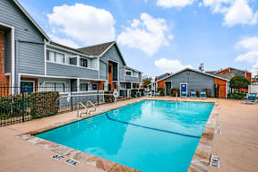the swimming pool at the villas at fallingwater apartments md