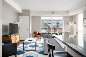 Vintage on Selby | St. Paul, MN | spacious living room
