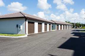 Channelside apartments in Fort Myers, Fl photo of Detached Garages