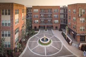 A courtyard with a fountain in the middle of it.