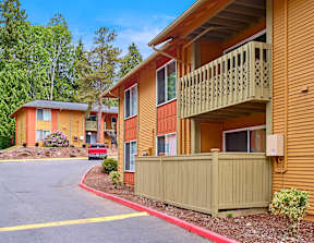 Heritage Woods apartment building in Redmond, WA
