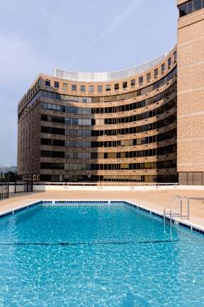 large swimming pool at Hampton Plaza Apartments, Towson, MD, 21286