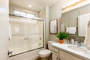 The Marc | Bathroom